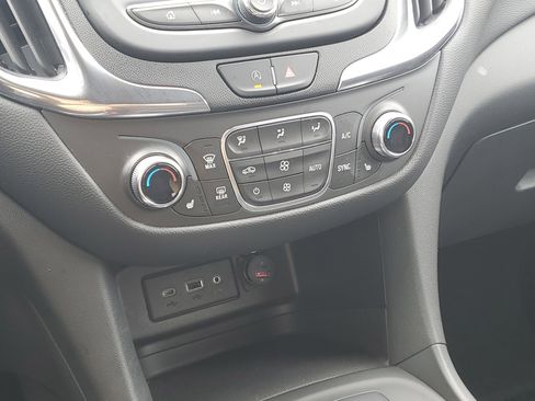 Used 2022 Chevrolet Equinox LT FWD image 18
