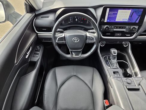 Used 2025 Toyota Grand Highlander FWD image 14