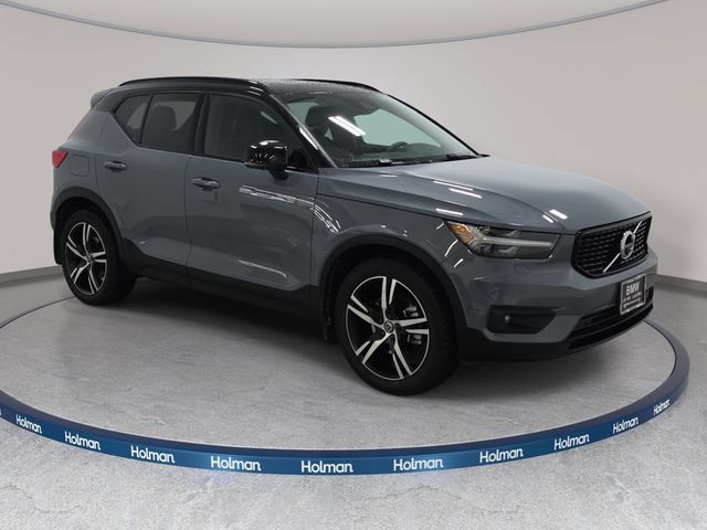 Used 2022 Volvo XC40 T5 R-Design w/ Protection Package AWD/4WD image 4