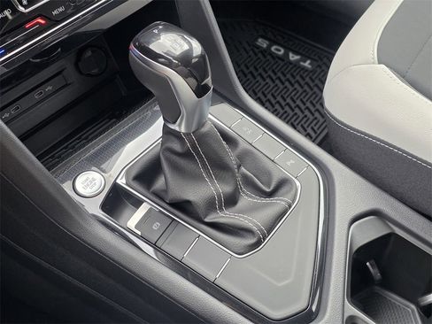 New 2026 Volkswagen Taos SE image 15