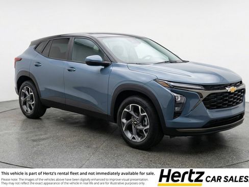 Used 2025 Chevrolet Trax LT FWD image 1