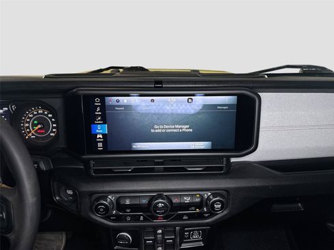 Used 2024 Jeep Gladiator Sport AWD/4WD image 9