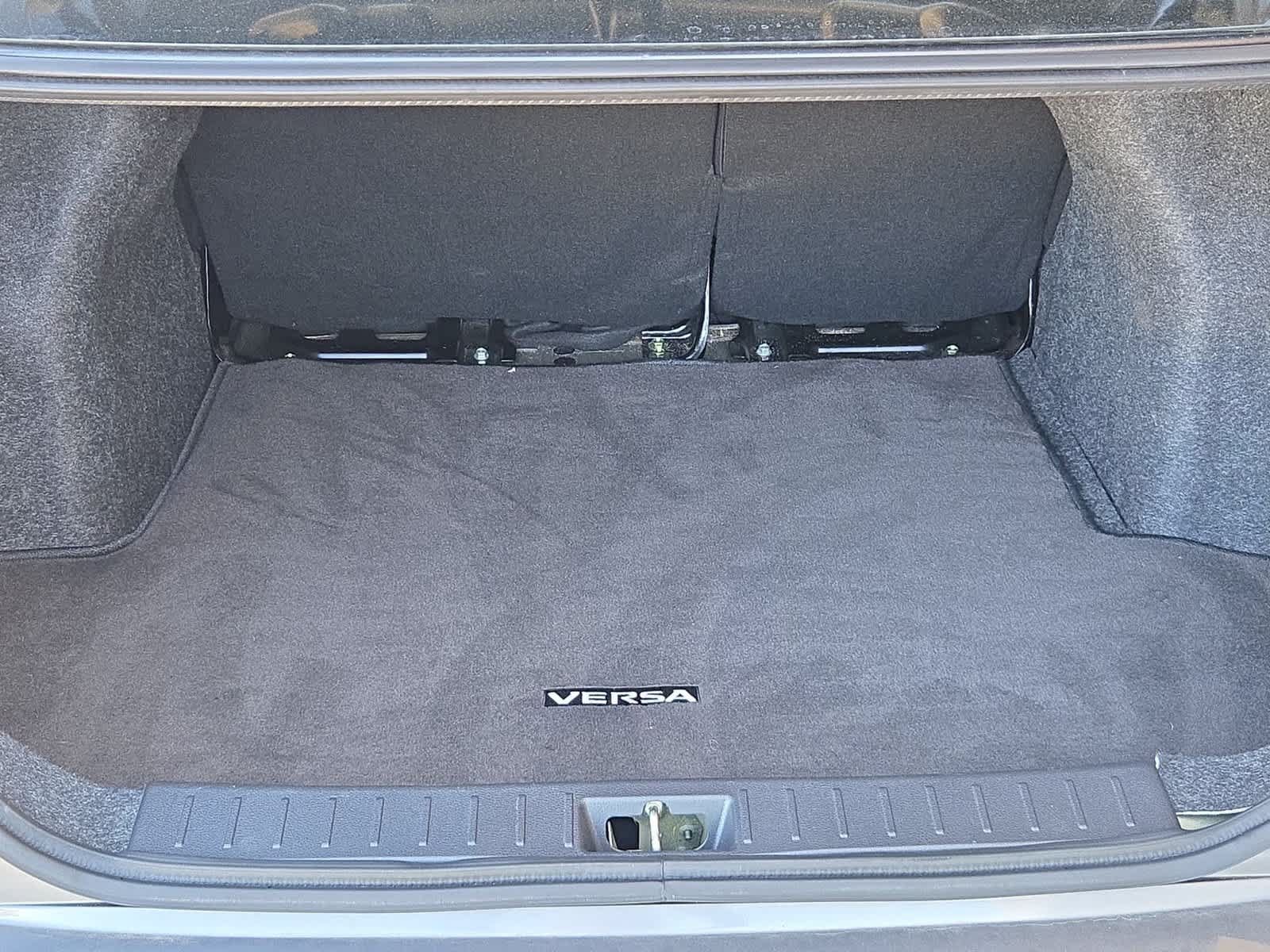 Used 2020 Nissan Versa SV FWD image 33
