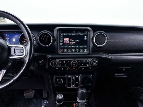 Used 2019 Jeep Wrangler Unlimited Sahara AWD/4WD image 6