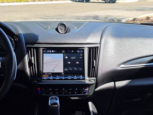 Used 2023 Maserati Levante Modena image 23