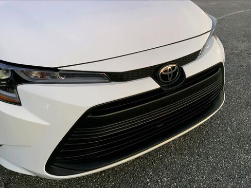 Used 2026 Toyota Corolla LE image 28