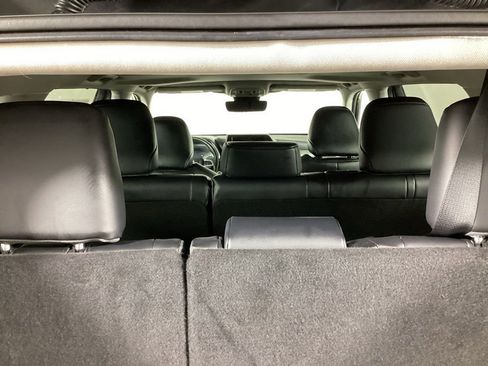Used 2024 Toyota Highlander XLE AWD/4WD image 14