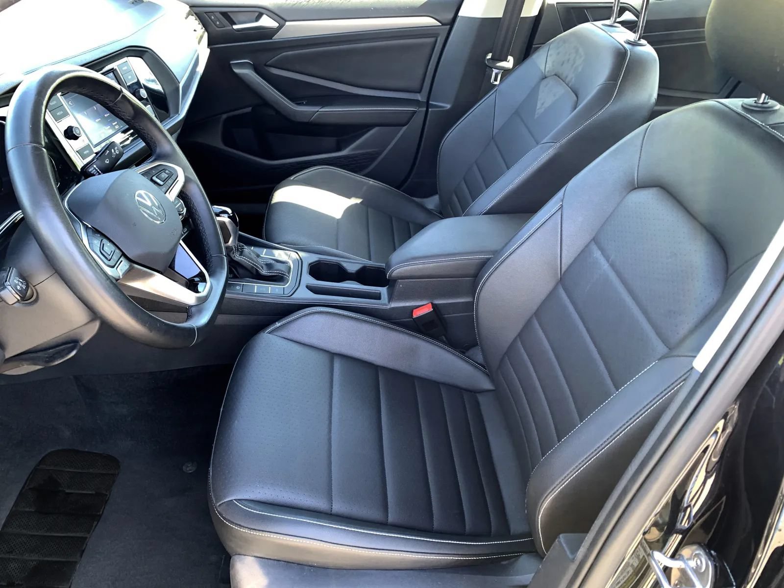 Used 2024 Volkswagen Jetta SE FWD image 23