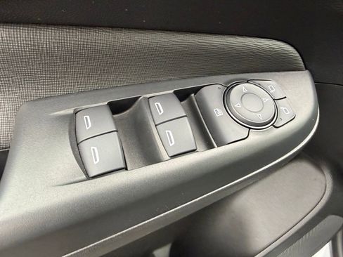 Used 2025 Buick Envista Preferred image 19