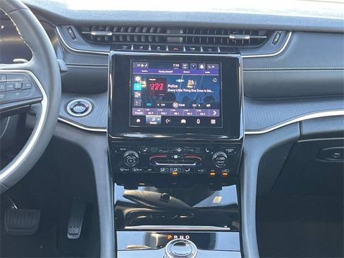 Used 2024 Jeep Grand Cherokee Altitude image 15