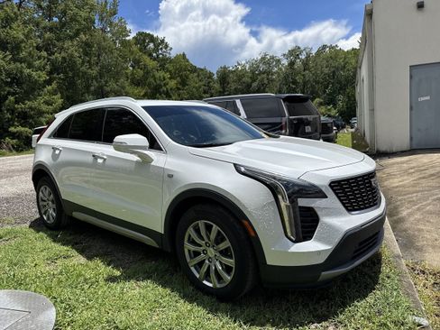 Used 2021 Cadillac XT4 Premium Luxury w/ Cold Weather Package FWD image 4