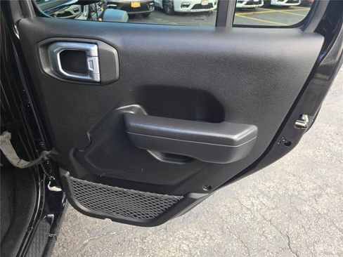 Used 2022 Jeep Wrangler Unlimited Sport AWD/4WD image 9