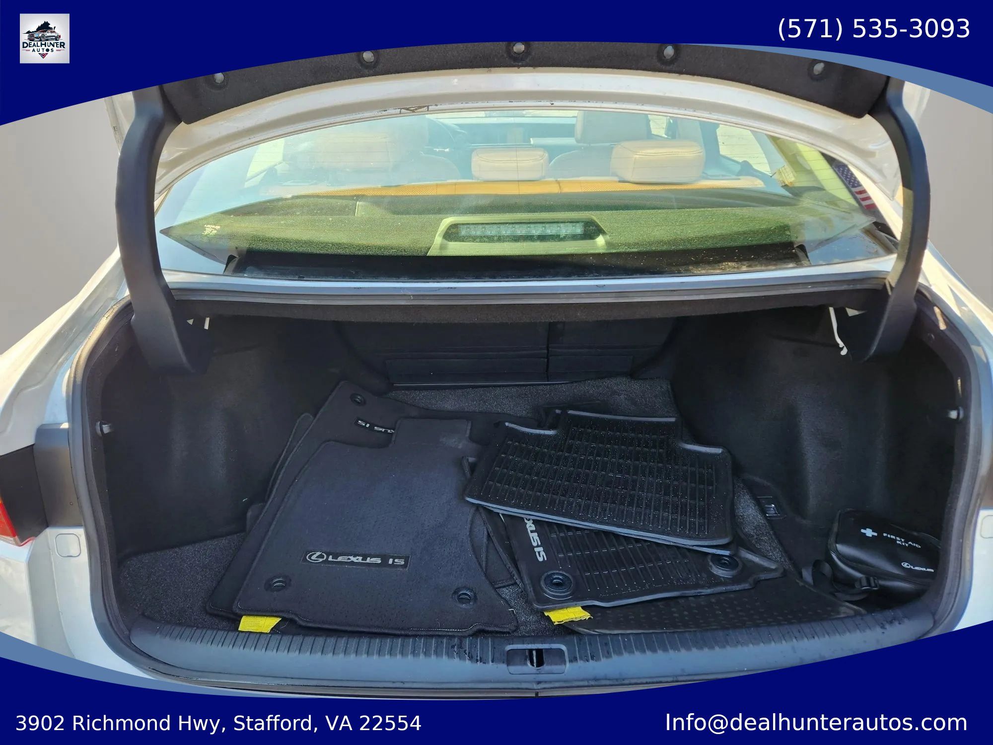 Used 2018 Lexus IS 300 AWD w/ Comfort Package image 12