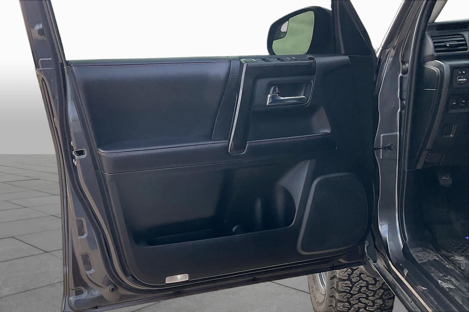 Used 2019 Toyota 4Runner TRD Off-Road Premium AWD/4WD image 21