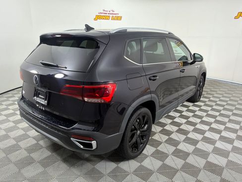 Used 2022 Volkswagen Taos SE FWD image 6