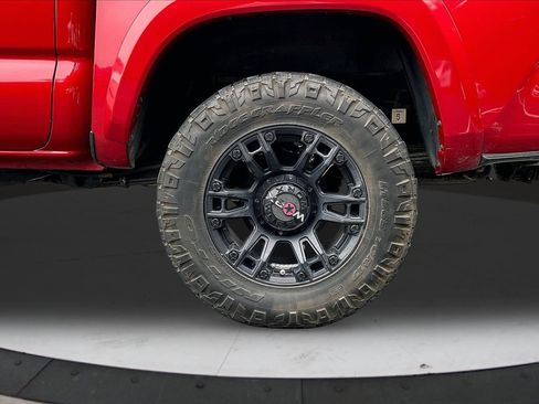 Used 2017 Toyota Tacoma TRD Off-Road AWD/4WD image 34