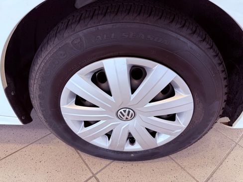 Used 2016 Volkswagen Jetta S image 14