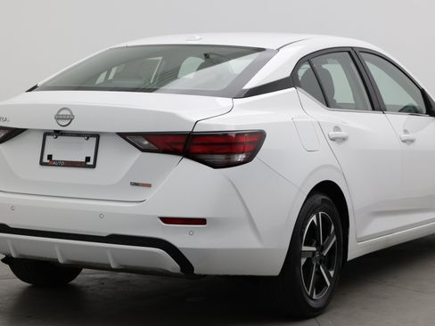 Used 2025 Nissan Sentra SV FWD image 7