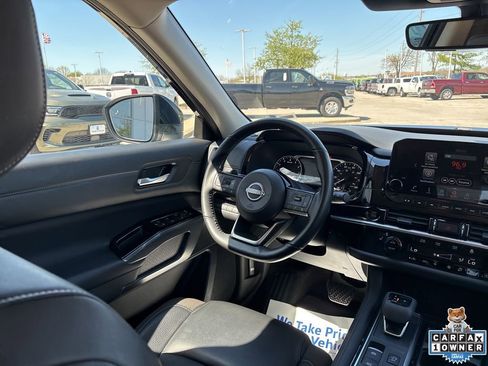 Used 2025 Nissan Pathfinder SL FWD image 49
