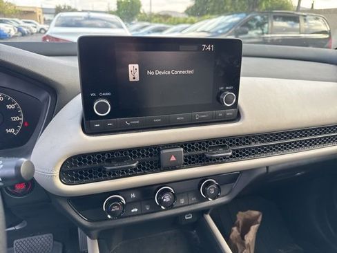 Used 2025 Honda HR-V LX image 8