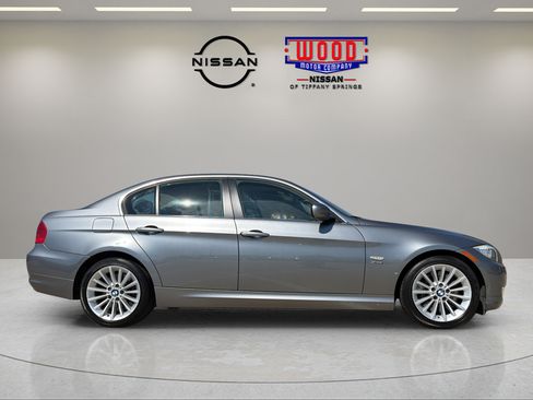 Used 2010 BMW 335i xDrive Sedan AWD/4WD image 2