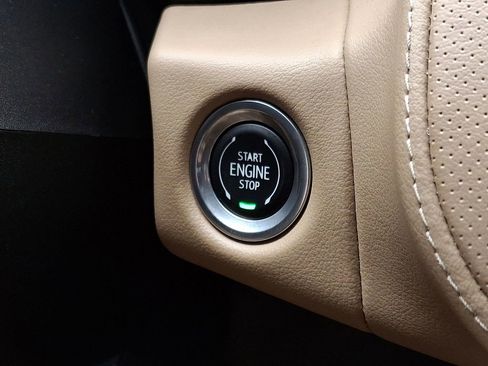 Used 2022 Chevrolet Suburban Premier image 25