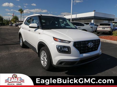 Used 2021 Hyundai Venue SE image 1