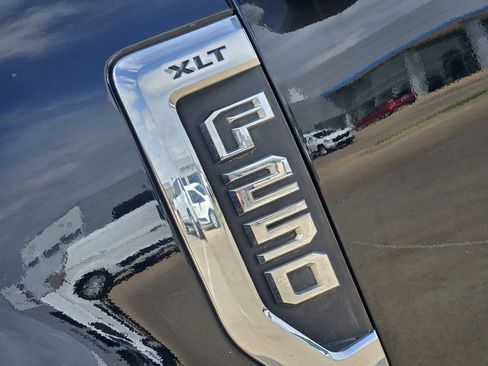 Used 2018 Ford F250 XLT w/ XLT Value Package AWD/4WD image 11