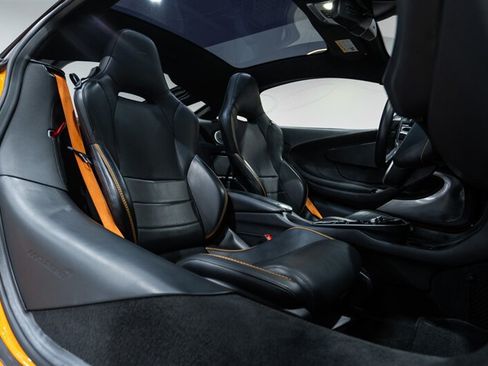 Used 2023 McLaren GT RWD image 29