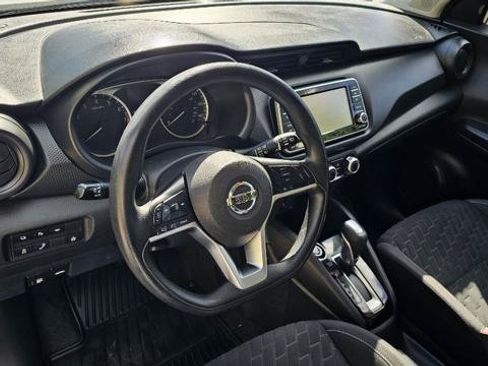Used 2021 Nissan Kicks S FWD image 11