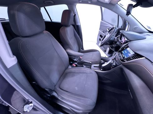 Used 2019 Chevrolet Trax LS w/ Tint and Cruise Package AWD/4WD image 33