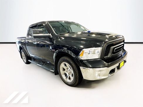 Used 2018 RAM 1500 Laramie w/ Convenience Group AWD/4WD image 3