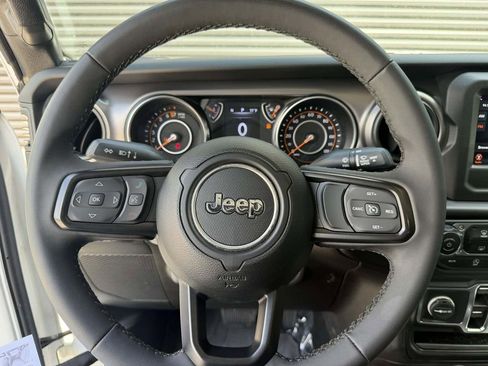 Used 2023 Jeep Gladiator Sport AWD/4WD image 22