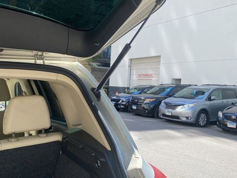 Used 2012 Volkswagen Tiguan SE FWD image 19