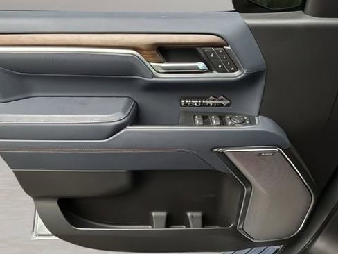 Used 2025 Chevrolet Silverado 1500 High Country image 14