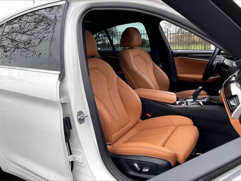 Used 2023 BMW 540i w/ Convenience Package image 10