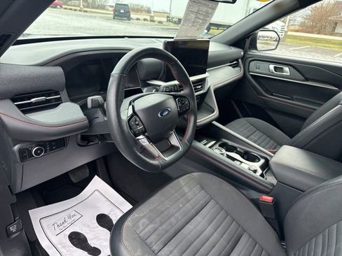 Used 2025 Ford Explorer ST-Line w/ ST-Line Street Pack image 14