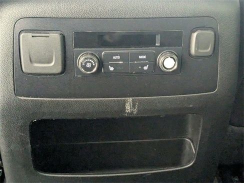 Used 2020 Chevrolet Suburban Premier image 25