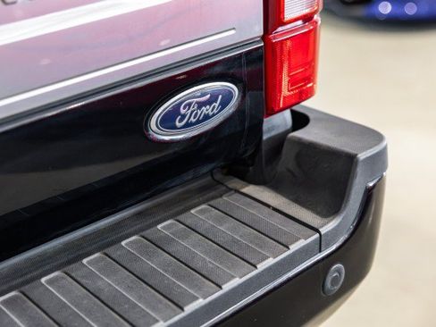 Used 2022 Ford F250 Platinum w/ FX4 Off-Road Package AWD/4WD image 19