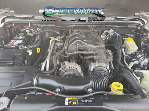 Used 2017 Jeep Wrangler Sahara w/ Connectivity Group image 11