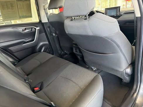 Used 2020 Toyota RAV4 XLE FWD image 12