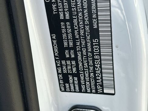 Certified 2025 Porsche Macan AWD/4WD image 34