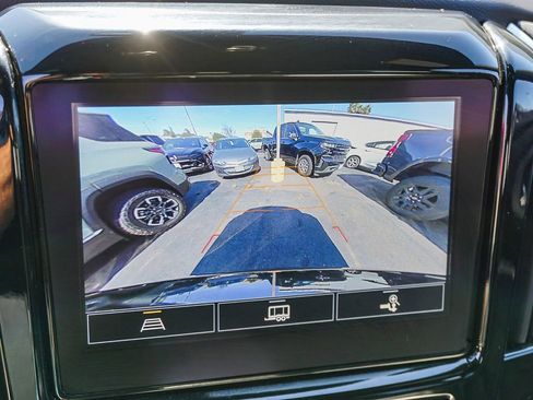 Used 2023 Chevrolet Traverse LT image 23