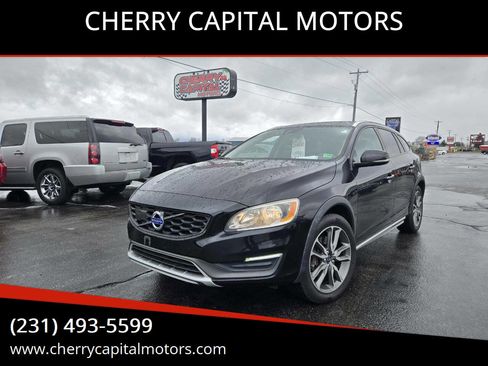 Used 2016 Volvo V60 T5 Cross Country image 1