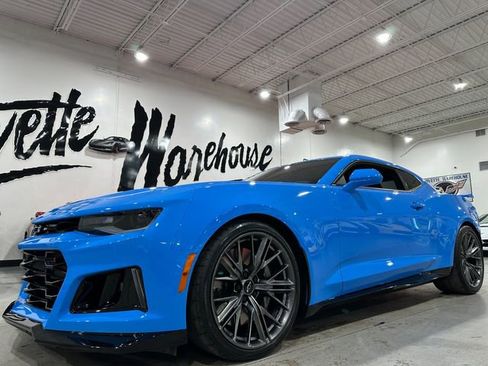 Used 2022 Chevrolet Camaro ZL1 RWD image 4