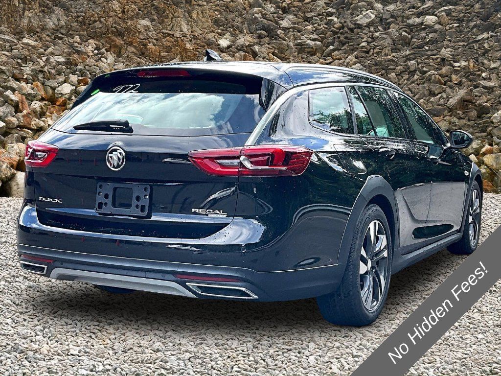 Used 2018 Buick Regal Essence w/ Driver Confidence Package #1 AWD/4WD image 2