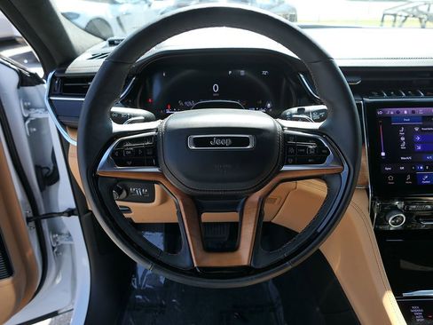 Used 2025 Jeep Grand Cherokee Summit w/ Adv Protech Group IV AWD/4WD image 17