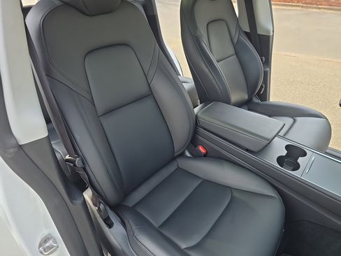 Used 2024 Tesla Model Y Long Range image 10