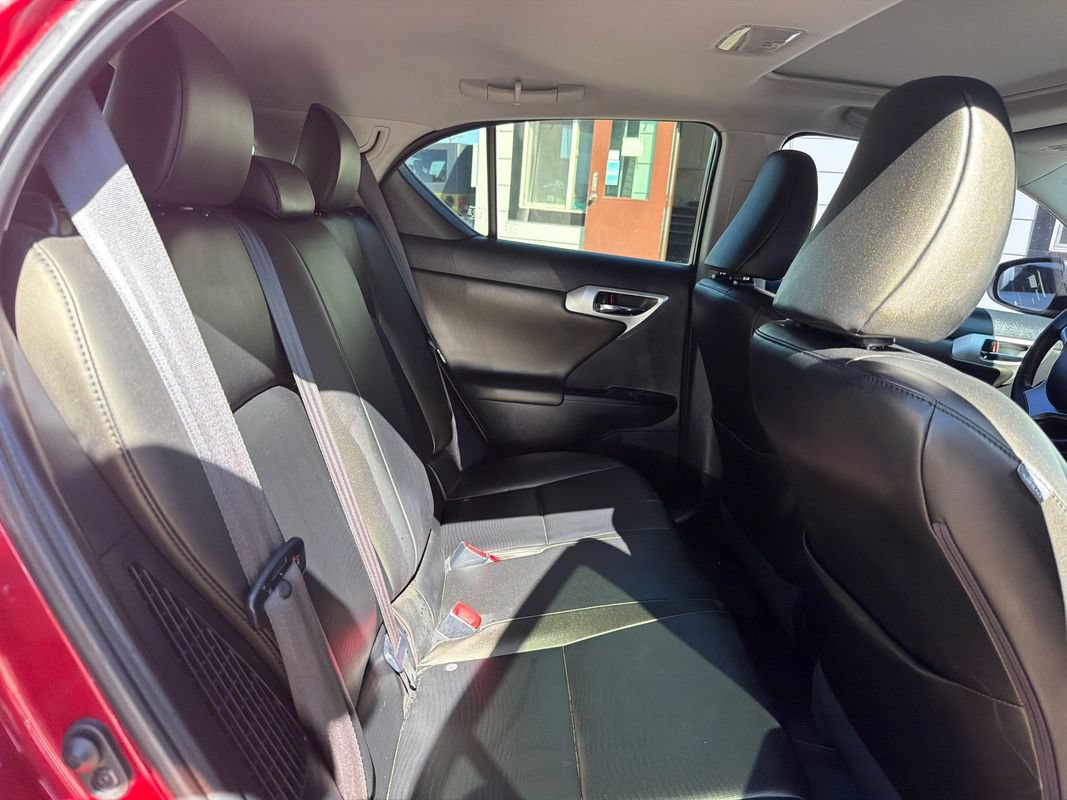 Used 2013 Lexus CT 200h w/ Premium Pkg w/Navigation FWD image 16