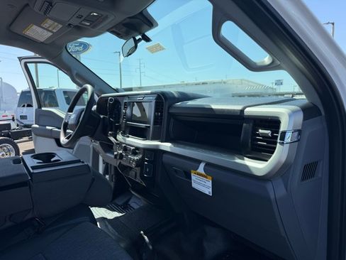 New 2026 Ford F550 4x4 Crew Cab image 15